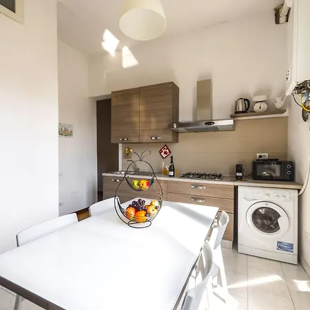Hostly-suite Le Maioliche-near The Tower Daire *