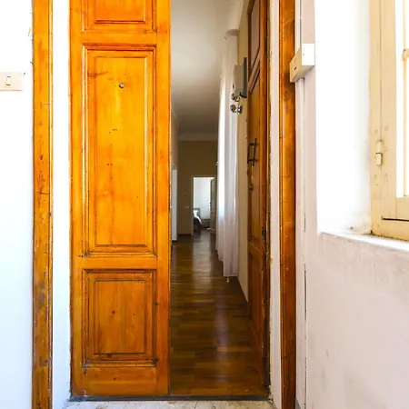 Daire Hostly-suite Le Maioliche-near The Tower *