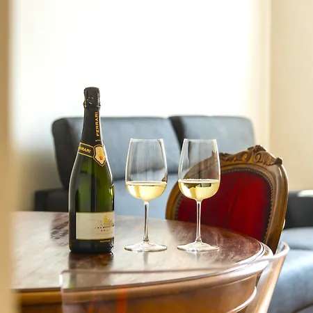 Hostly-suite Le Maioliche-near The Tower Daire *