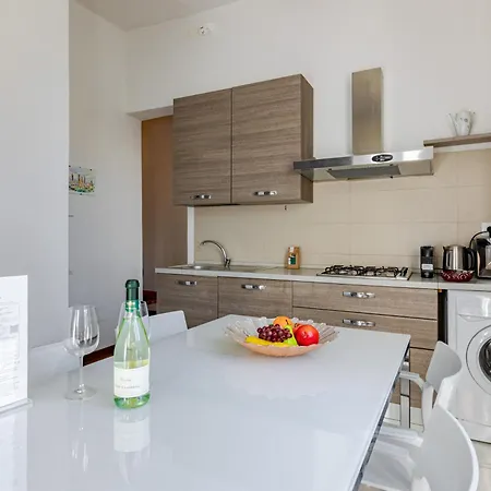 Hostly-suite Le Maioliche-charme In Town Center Апартаменты *