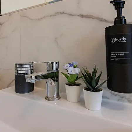 Hostly-suite Le Maioliche-charme In Town Center Апартаменты